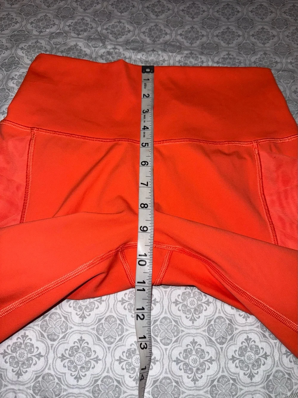 Lululemon rise and flow leggings *RARE* Size 6